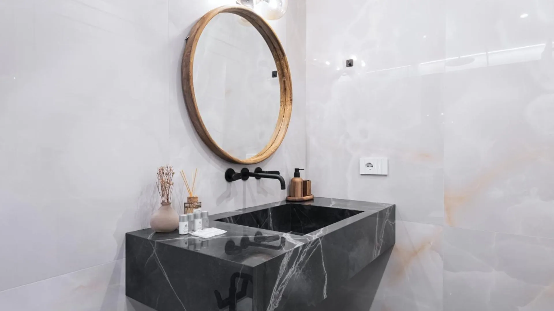 Apartment Easylife - Spa E Terrazza A Pochi Passi Dal Duomo Milan